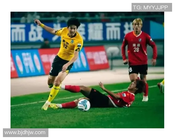 足球巨星赛场爆粗口引热议球迷媒体纷纷聚焦场内外影响 足球巨星赛场爆粗口引热议球迷媒体纷纷聚焦场内外影响