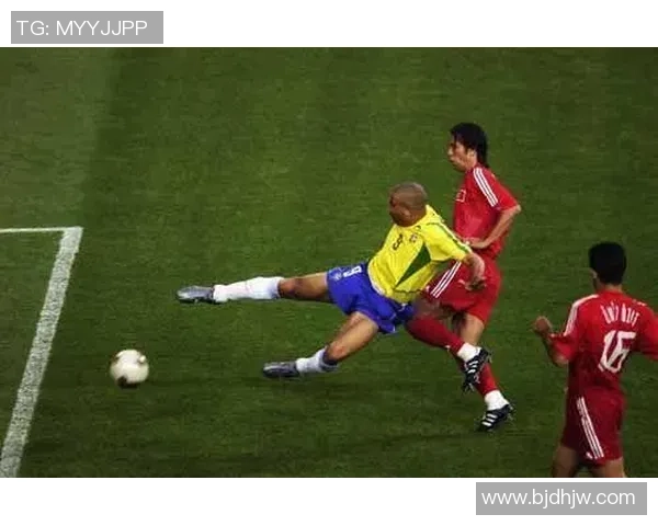 近日退役足球巨星引发热议，新生代球员接力挑战传奇足坛传奇